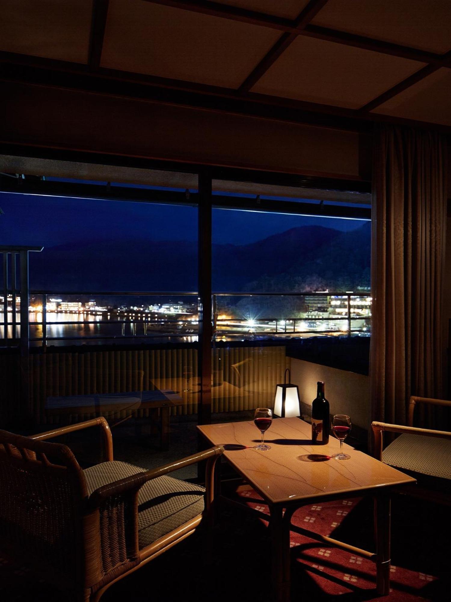 Fujikawaguchiko Onsen Konanso Hotel Quarto foto View of the town from a hotel