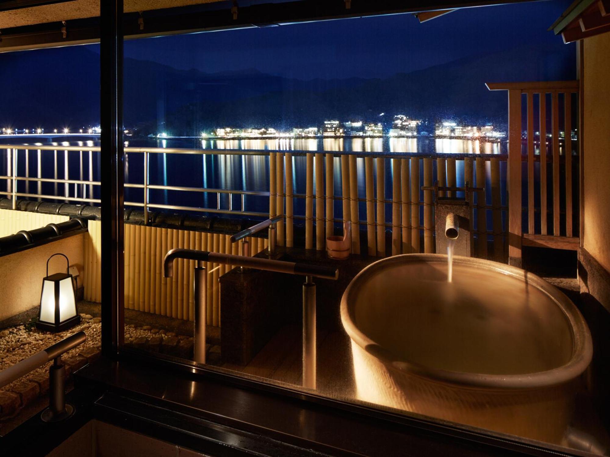 Fujikawaguchiko Onsen Konanso Hotel Quarto foto A traditional Japanese onsen