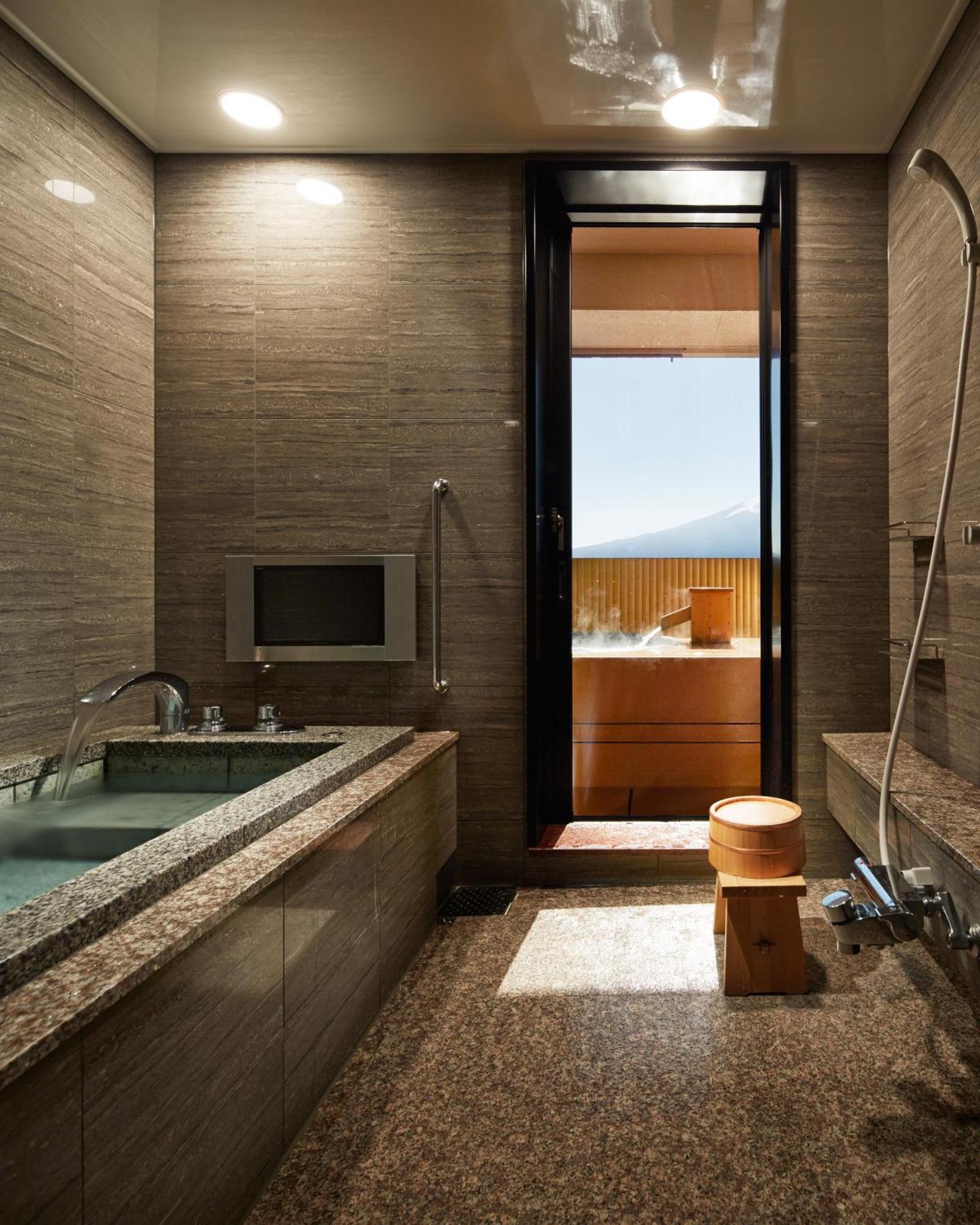 Fujikawaguchiko Onsen Konanso Hotel Quarto foto A modern onsen