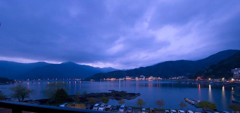 Fujikawaguchiko Onsen Konanso Hotel Exterior foto View of the town